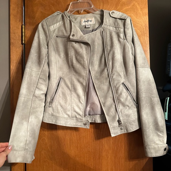 Never worn size small daytrip leather jacket - Picture 6 of 6